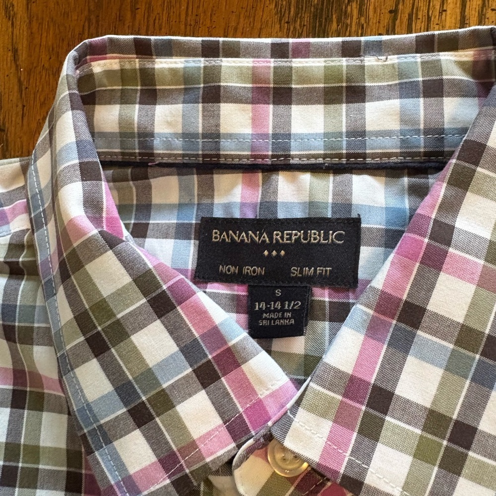 Banana Republic Men's Plaid Shirt in Blue, Pink, and Black - Picture 2 of 3